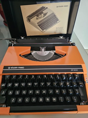 Silver-Reed SR 200 vintage typewriters, like new, set of 2