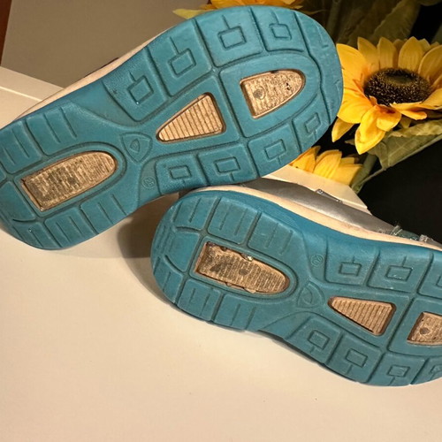 Frozen District athletic sneakers size 26 like new, blue for girls