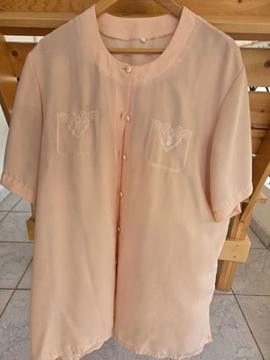 Vintage shirt with buttons and embroidery, like new, beige
