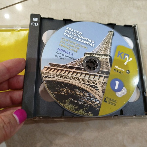 Old cassettes and CDs from French language books