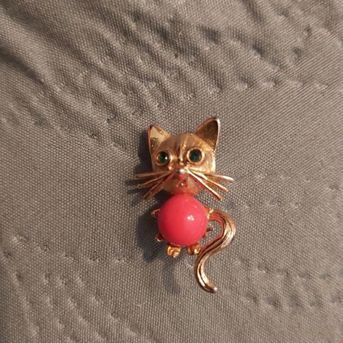 Cat brooch vintage
