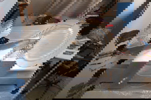 Επαγγελματική μηχανή κοπής αλλαντικών