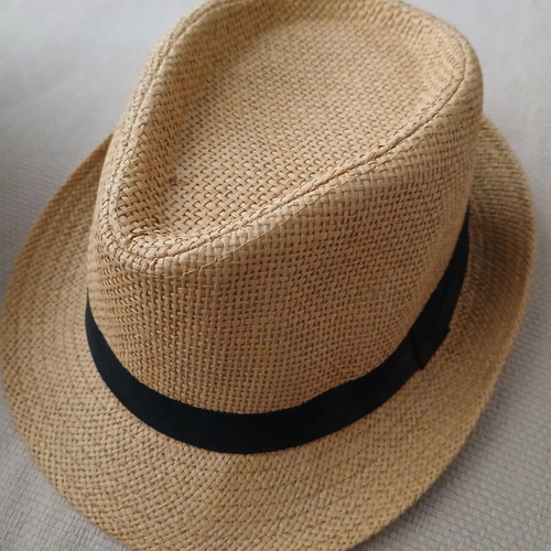 Crab hats new no 58, white and beige, set of 2