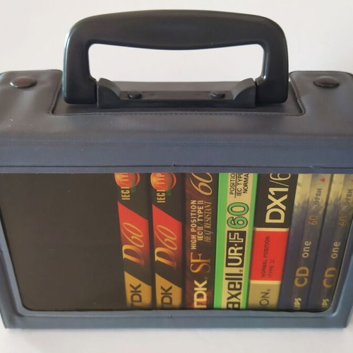 Cassette case like new with 7 cassettes from 80s-90s