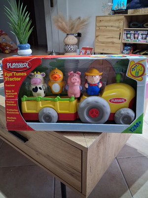Playskool Fun Tunes Tractor Hasbro 2004 vintage new