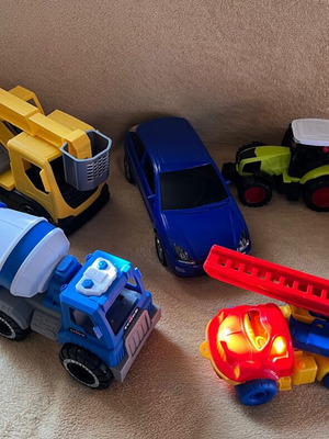 Toy vehicles pack of 6 like new for boys