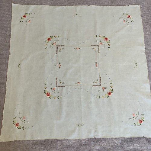 Vintage tablecloth with Richelieu cutwork embroidery 82x80cm like new