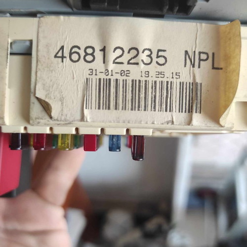 Fuse box for Fiat Punto '99-'03 used in excellent condition
