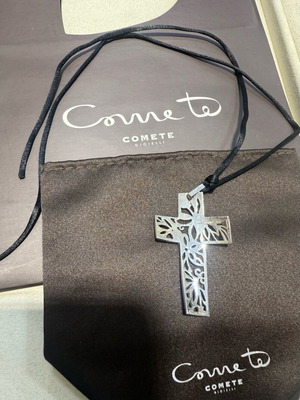 Comete cross like new, large (~5cm)