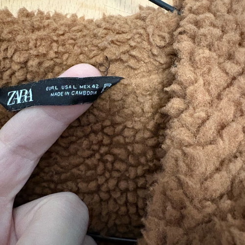 Zara jacket like new, size L, black with fur lining
