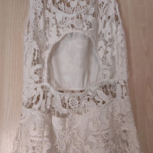 Lace dress with back opening like new, size M