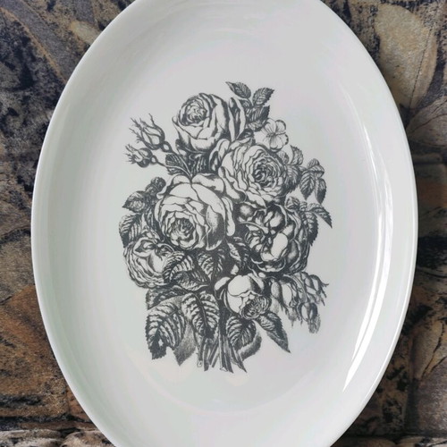 Engraved porcelain plate new