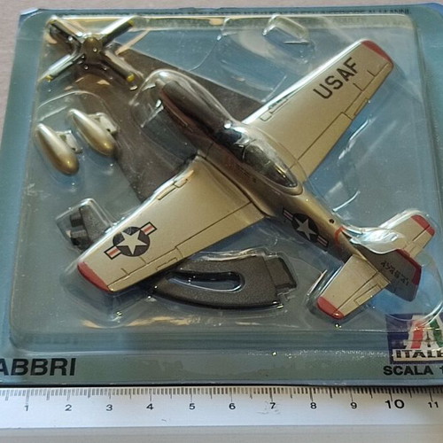 North American P-51d Mustang airplane Italeri kit 1:100 new