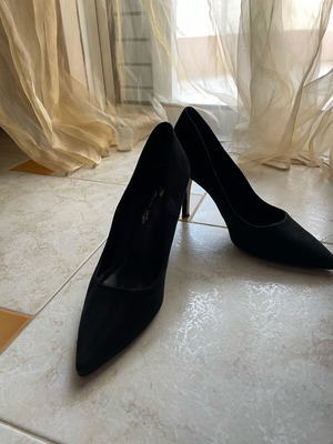 Black pumps used, size 40