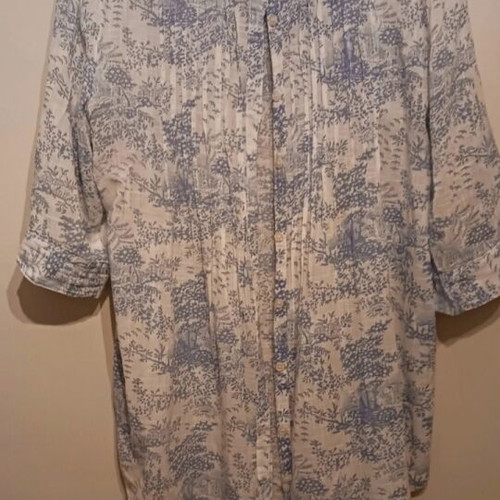 Long shirt like new, white with blue print, size L
