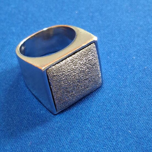 Silver ring with 925 stamp, like new, adjustable size