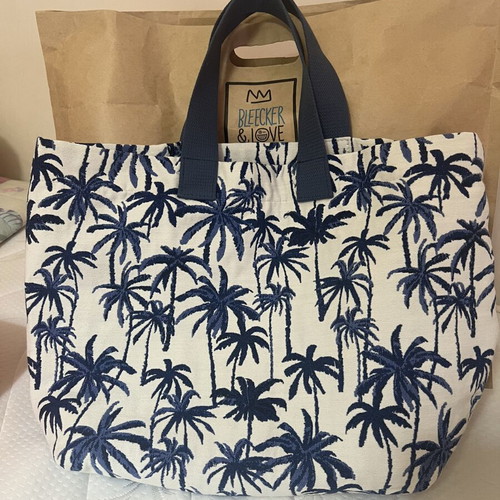 Bleecker & Love shoulder bag blue with palm trees, waterproof inside, new