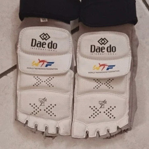 Taekwondo e-foot protector for gen 2 socks like new, size 36-37