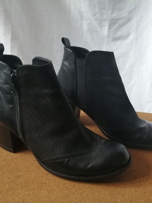 Mon Dieu women's black leather ankle boots size 39