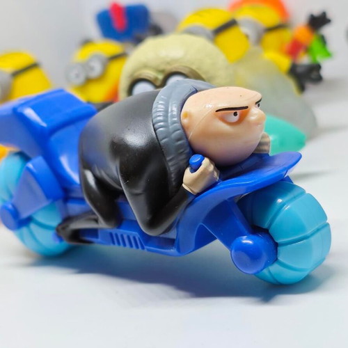 Despicable Me & Minions McDonald's collectible set like new, 13 pieces