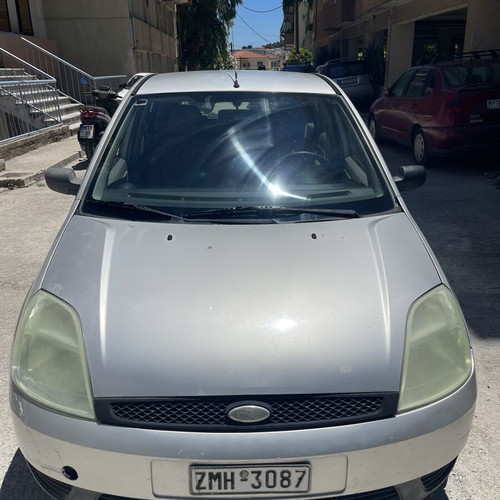 Ford Fiesta 2002 used, 202000 km, petrol, manual sedan, silver