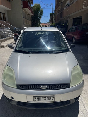 Ford Fiesta 2002 used, 202000 km, petrol, manual sedan, silver