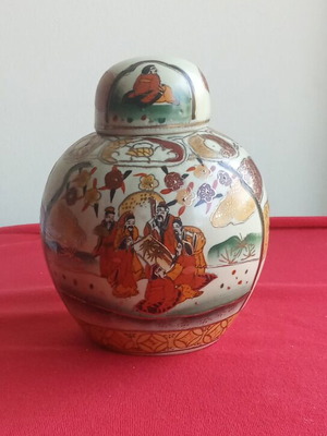 Vintage Chinese porcelain ginger jar with lid