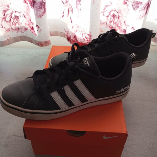 Adidas men's sneakers black with white stripes size 44 with gym sack