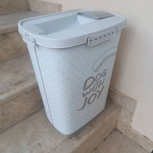 Rotho Plastic Feeder for Dog & Cat 25lt Beige like new