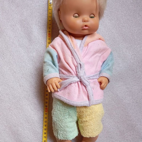 Vintage Nenuco Famosa doll used with original bathrobe 40cm