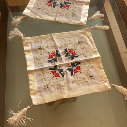 Christmas table linens set like new, 5 pieces