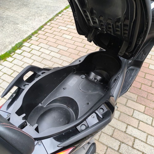 Yamaha XMAX 250 μεταχειρισμένο 2011, μαύρο σκούτερ, 79.400 χλμ
