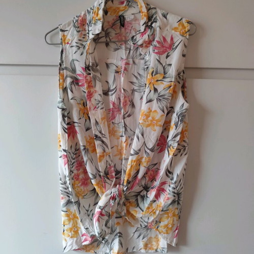 H&M Divided sleeveless shirt with tropical floral print like new