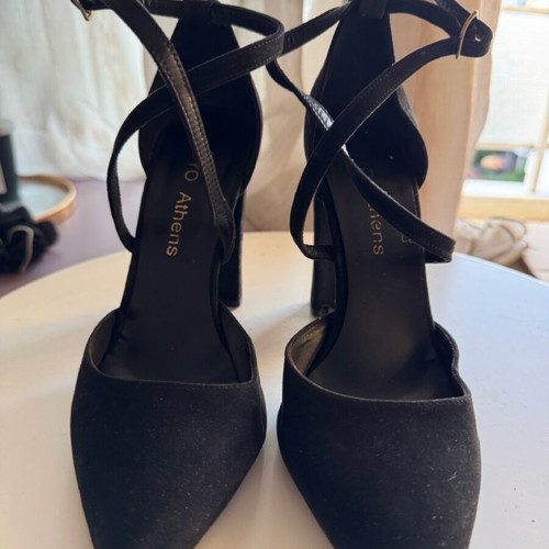Black pumps size 37 like new