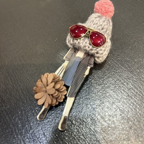Acrylic brooch with mixed materials, like new, gray and brown