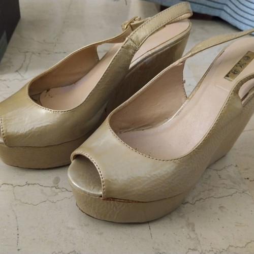 Exte leather patent pumps size 38.5 like new beige