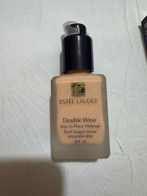 Estee Lauder Double Wear Μακιγιάζ που διαρκεί μακριά, αμεταβίβαστη υφή σαν καινούργιο