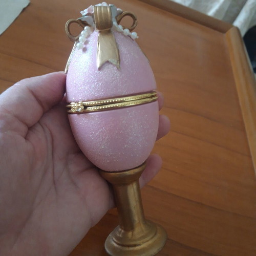 Decorative egg with roses like new