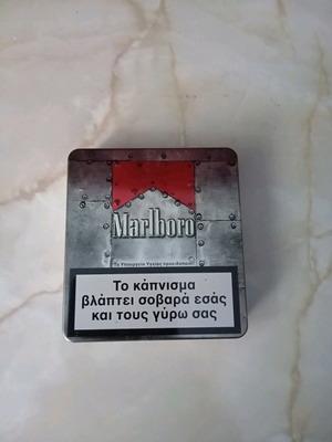 Metal cigarette case like new