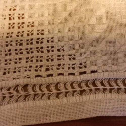 Kopaneli handmade table runner like new