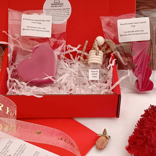 Heart Scent Box set new with car diffuser, wax melt and candle
