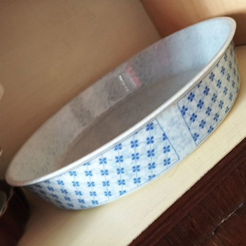 Pyrex like new, beautiful design