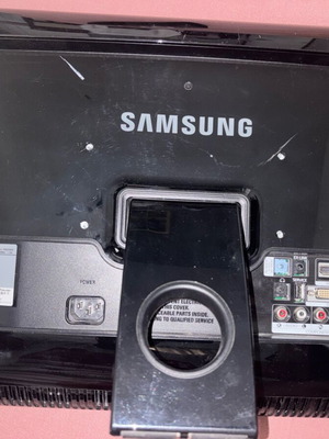 Led TV PC Monitor LD220HD like new