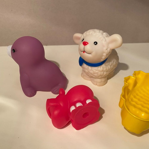 Set of 4 sea animal toys like new for water play