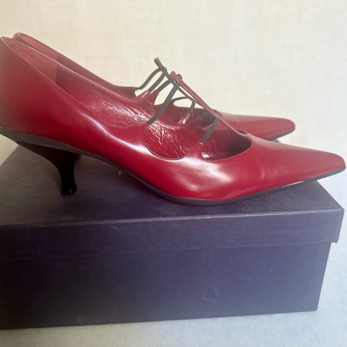 Prada women's pointed pump red with black detail like new