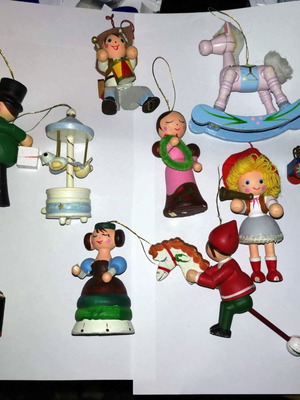 Ξύλινες μινιατούρες στολίδια Χριστουγέννων δεκαετίας 80 μεταχειρισμένες, 30+ τεμάχια