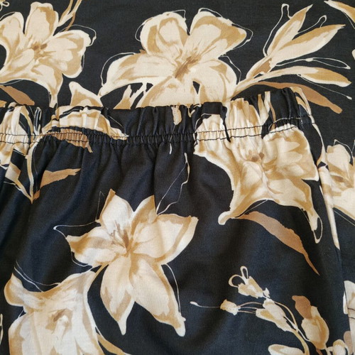 Floral women's pajama set with shorts, size L