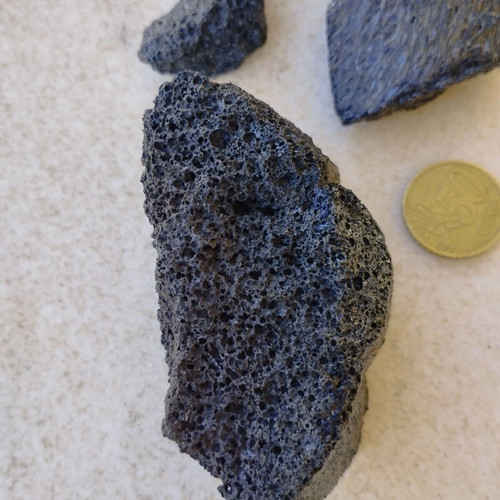 Lava pieces from Hawaii used, in very good condition