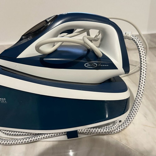 Ironing system like new, steam iron