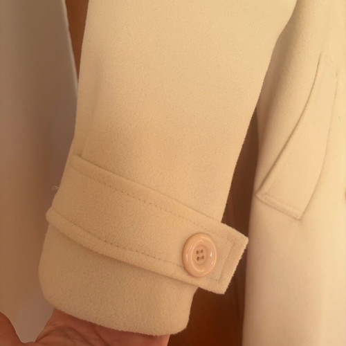 Coat in cream color like new
